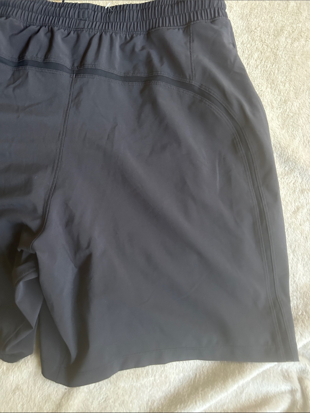 Lululemon Men's Black Athletic Shorts - Lightweight Performance - Picture 5 of 7